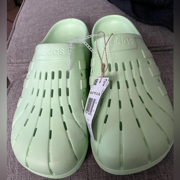 Adidas Adilette Unisex Clog Pastel Green Slip on
Style IF0793 New M 11 W 12 - Picture 1 of 10